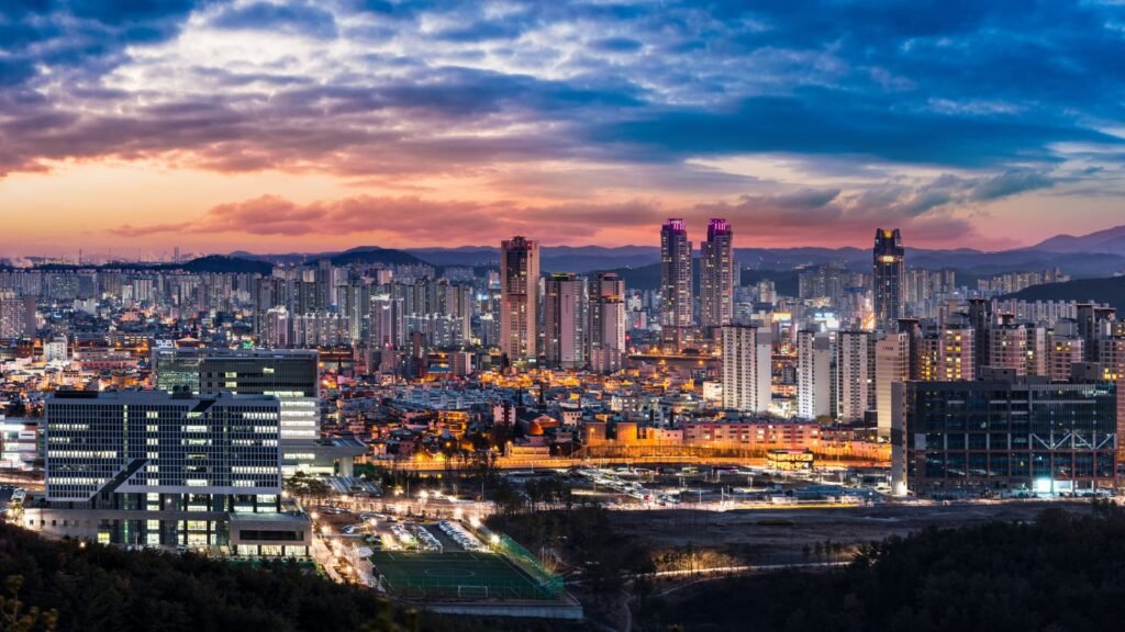 Asia markets mostly fall as investors await Fed summit