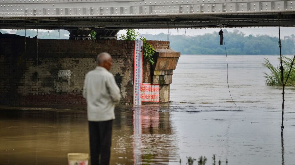 Delhi: Yamuna river breaches warning level, advisory issued