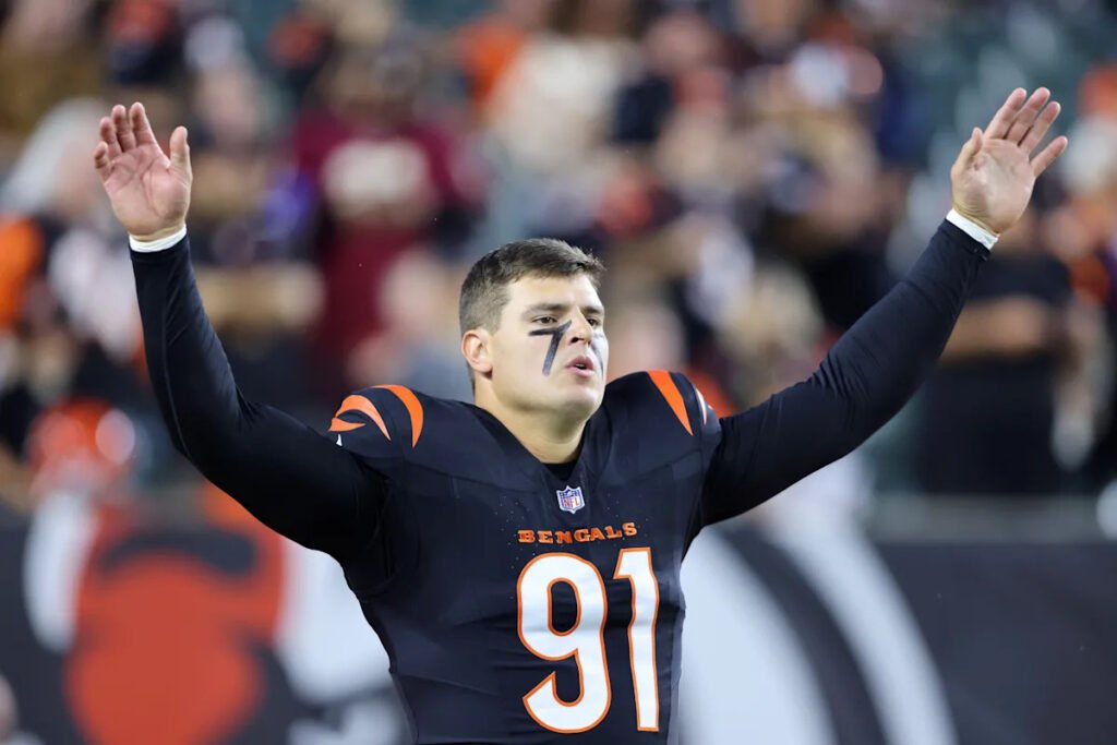 Bengals, Trey Hendrickson reportedly renewing contract talks as star DE seeks new deal with guaranteed money