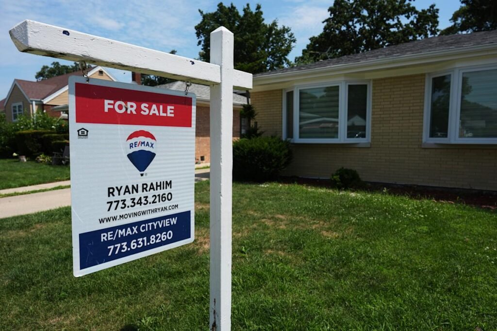 Mortgage rates drop to 2025 low