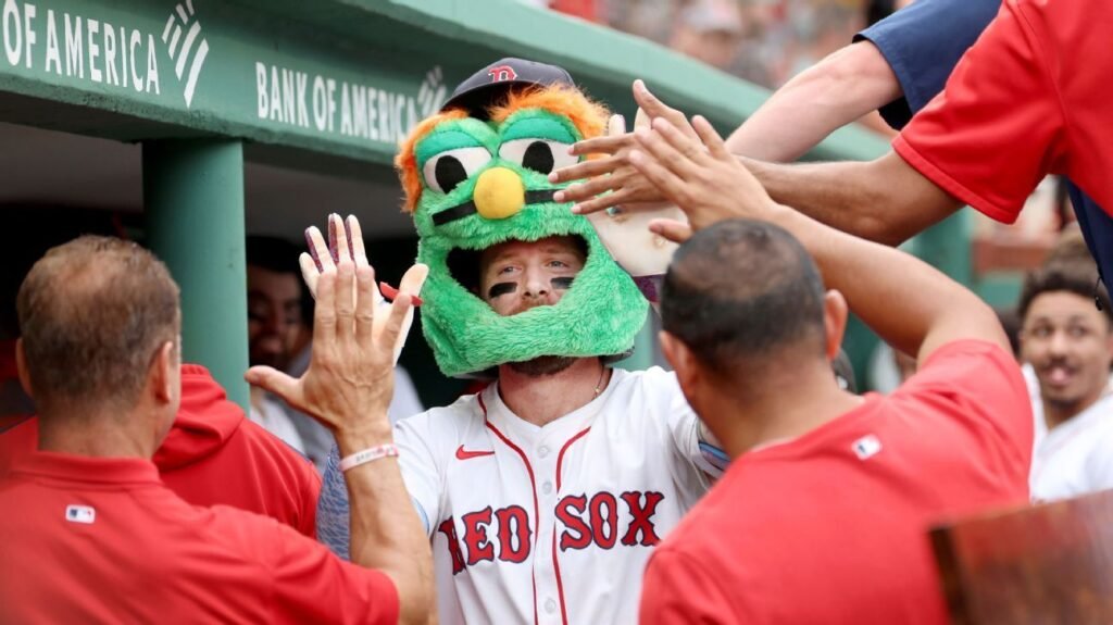 Trevor Story gets strange homer after ball hits glove, Pesky Pole