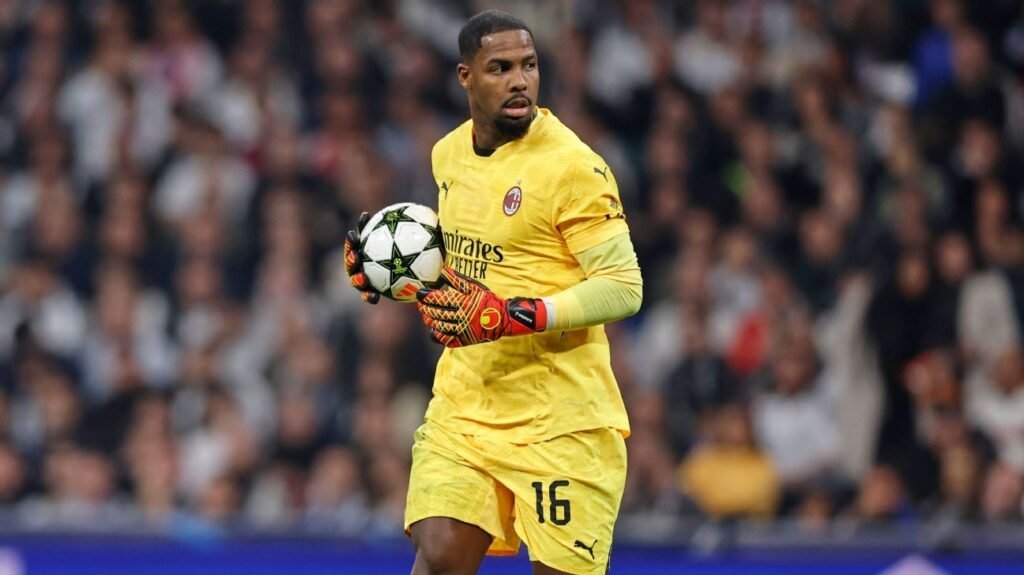 Transfer rumors, news: Chelsea back in for Maignan to replace Sánchez