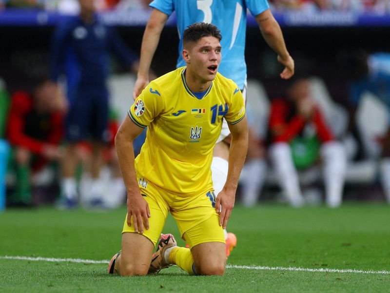 Soccer-Ukraine midfielder Sudakov says home destroyed in Russian drone strike on Kyiv