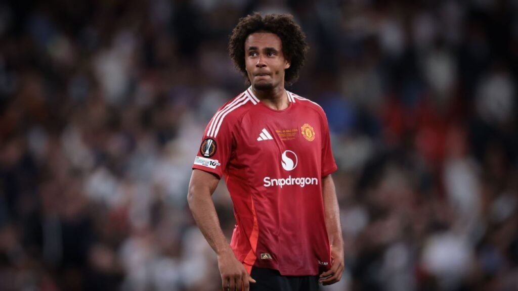 Transfer rumors, news: Como offer Man United’s Zirkzee an escape