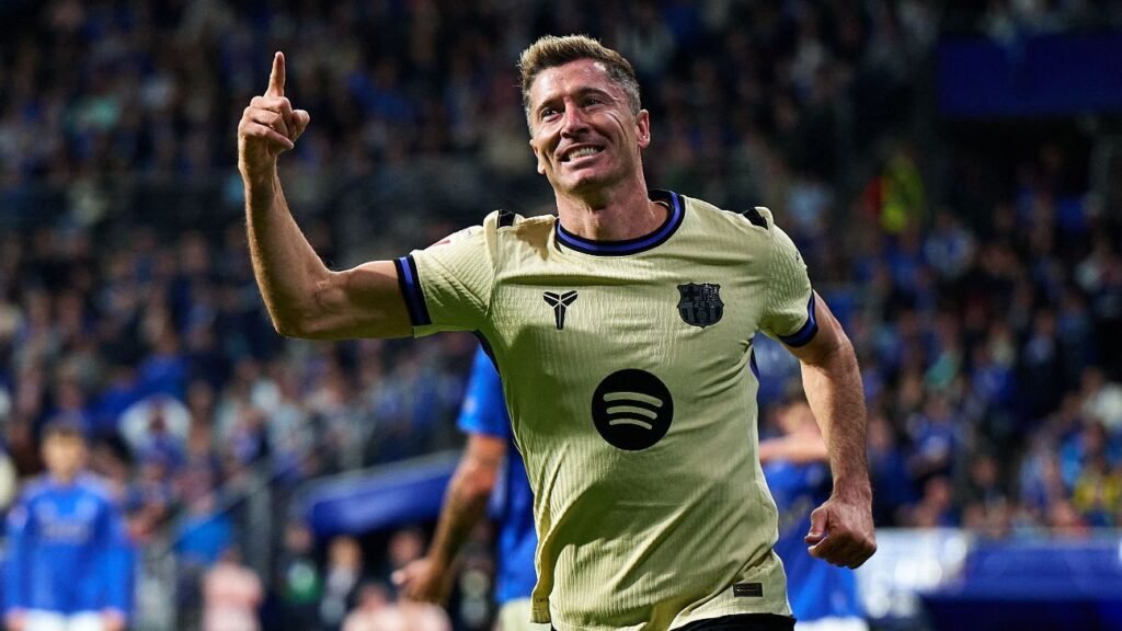 Transfer rumors, news: Man United target Barça’s Lewandowski