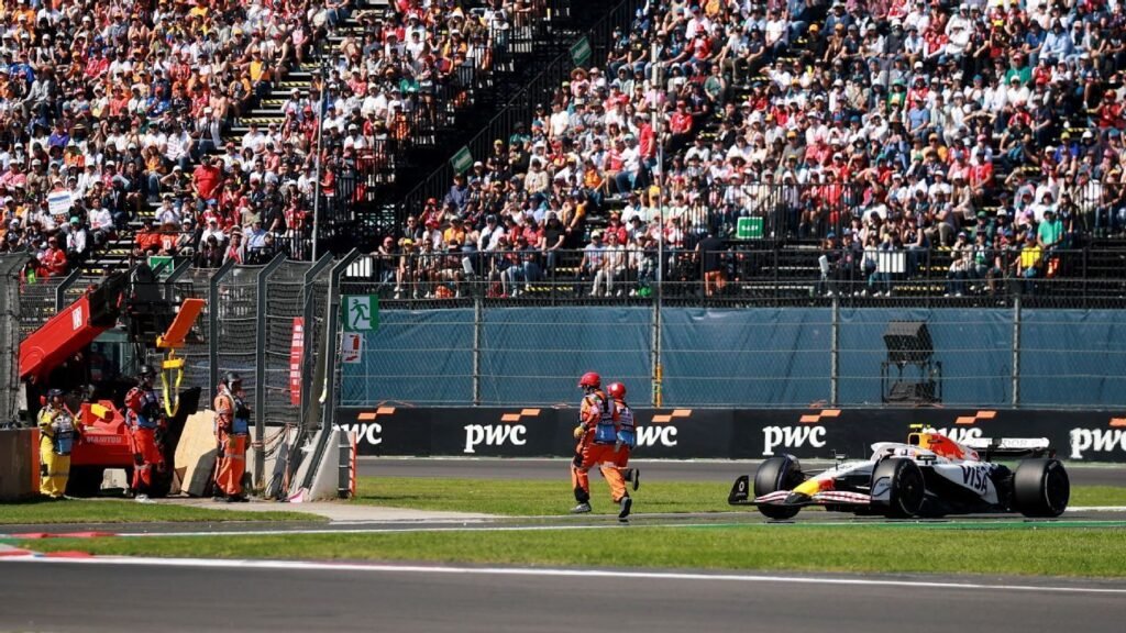 Lawson: ‘Could’ve killed’ Mexico GP marshals in ‘dangerous’ near-miss