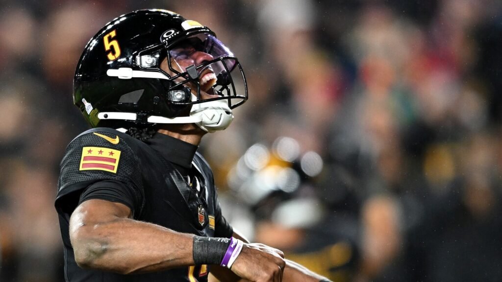 Jayden Daniels, Caleb Williams trade TD throws as Commanders lead Bears 24-22