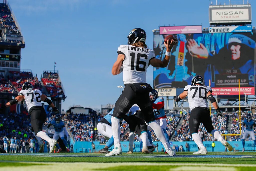 Trevor Lawrence takes big hit near sideline, leading to scuffle just before halftime