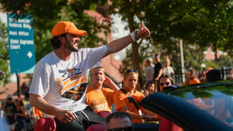 Tennessee’s Tony Vitello reportedly ‘torn’ over historic Giants managerial opportunity