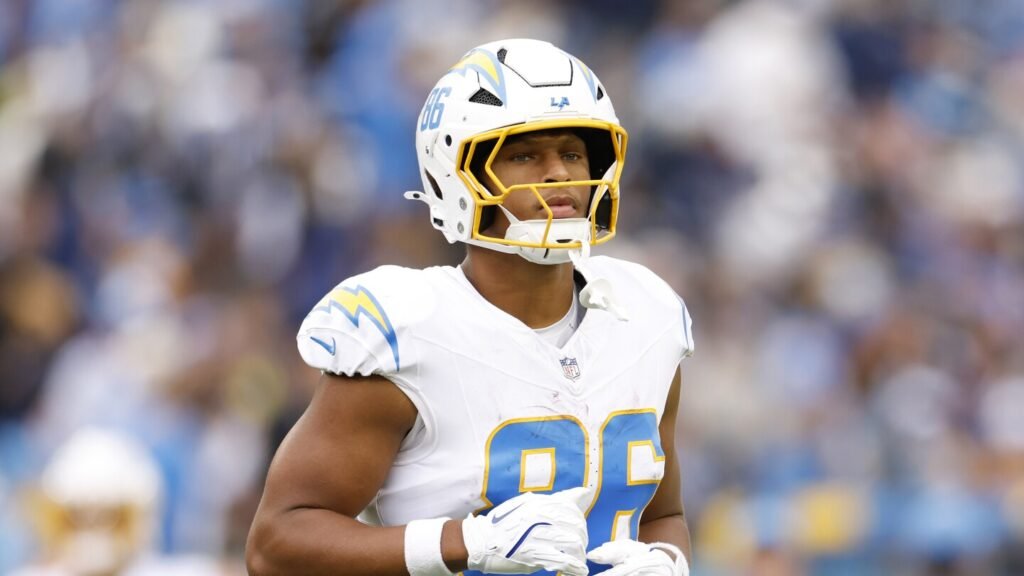 Report: Oronde Gadsden is day-to-day with a quad bruise